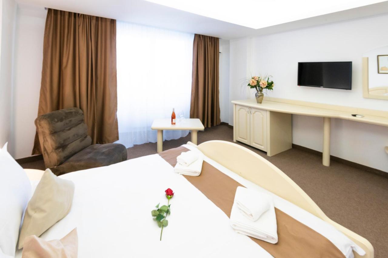 Hotel Randy Constanta Bagian luar foto