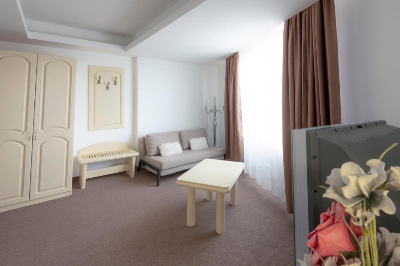 Hotel Randy Constanta Bagian luar foto