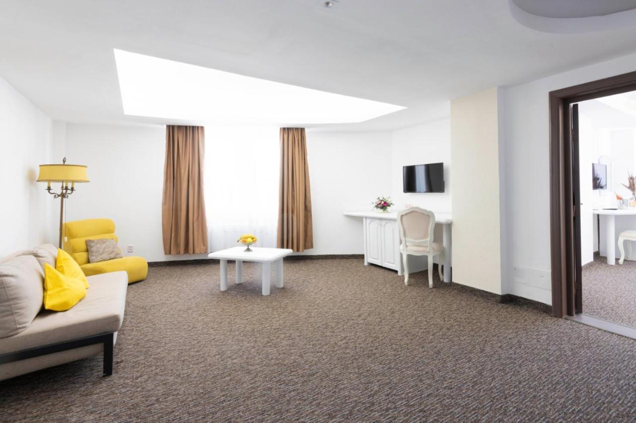 Hotel Randy Constanta Bagian luar foto
