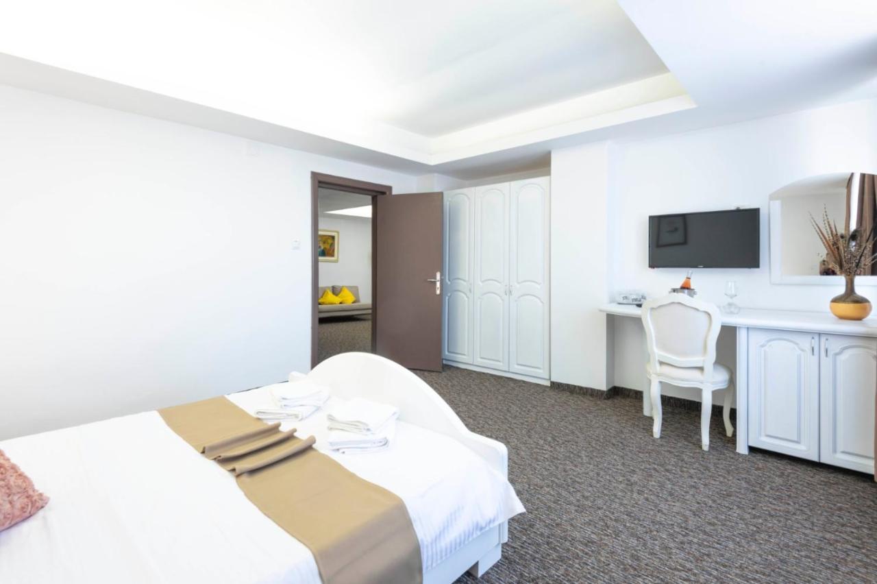 Hotel Randy Constanta Bagian luar foto