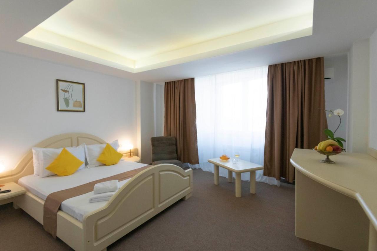 Hotel Randy Constanta Bagian luar foto