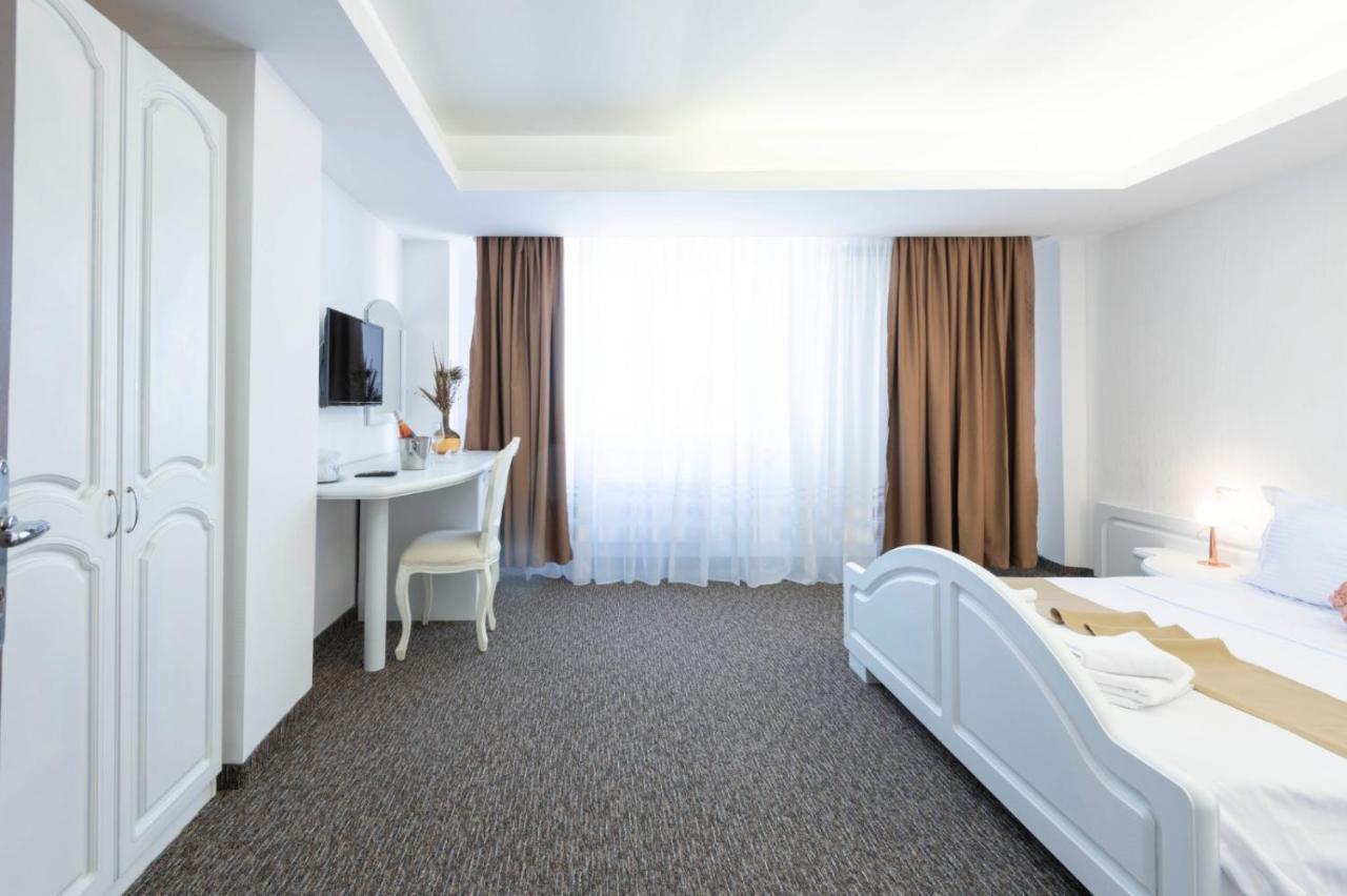 Hotel Randy Constanta Bagian luar foto