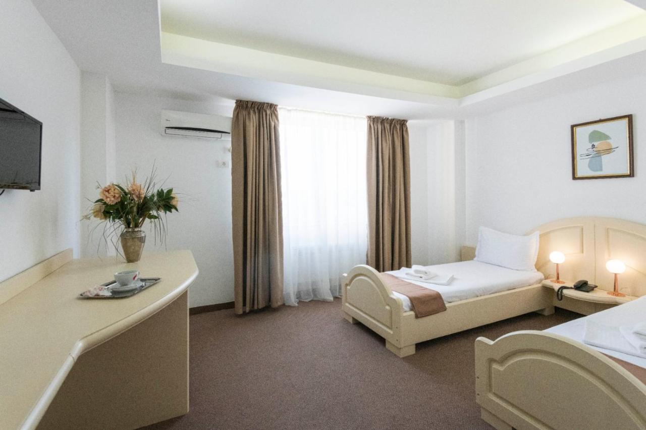 Hotel Randy Constanta Bagian luar foto
