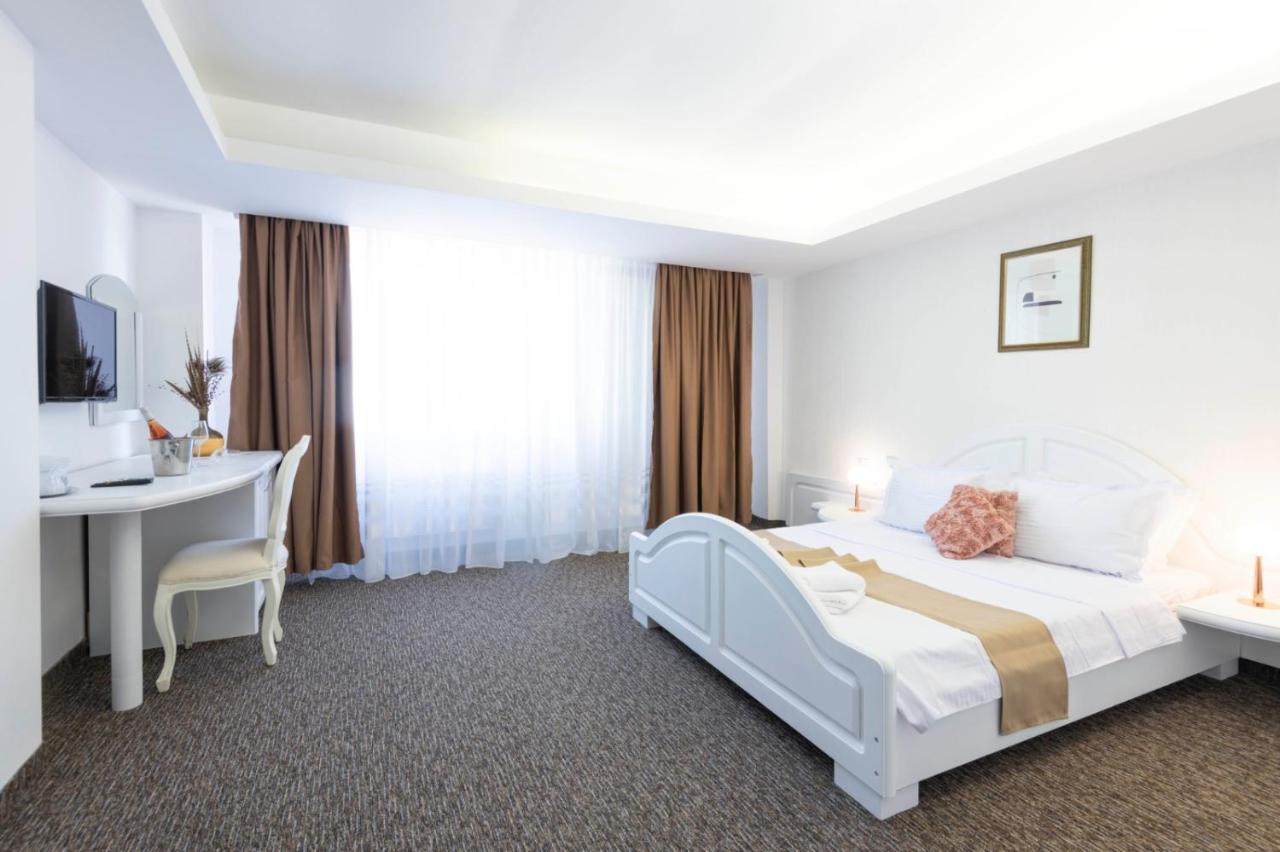 Hotel Randy Constanta Bagian luar foto