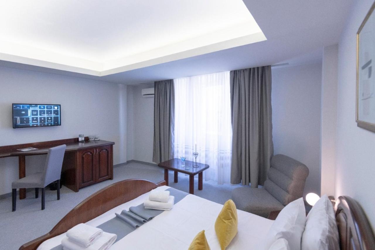 Hotel Randy Constanta Bagian luar foto