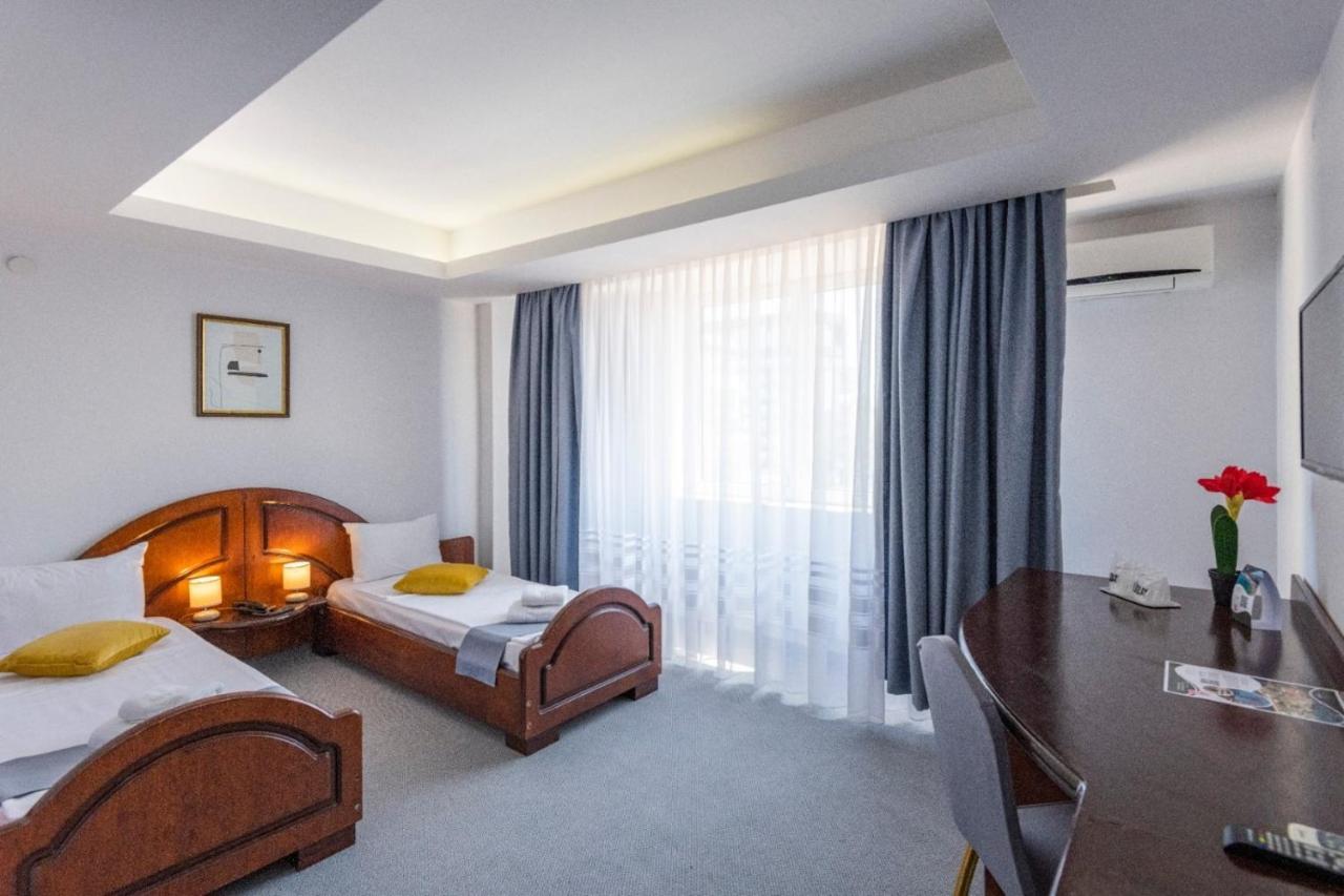 Hotel Randy Constanta Bagian luar foto