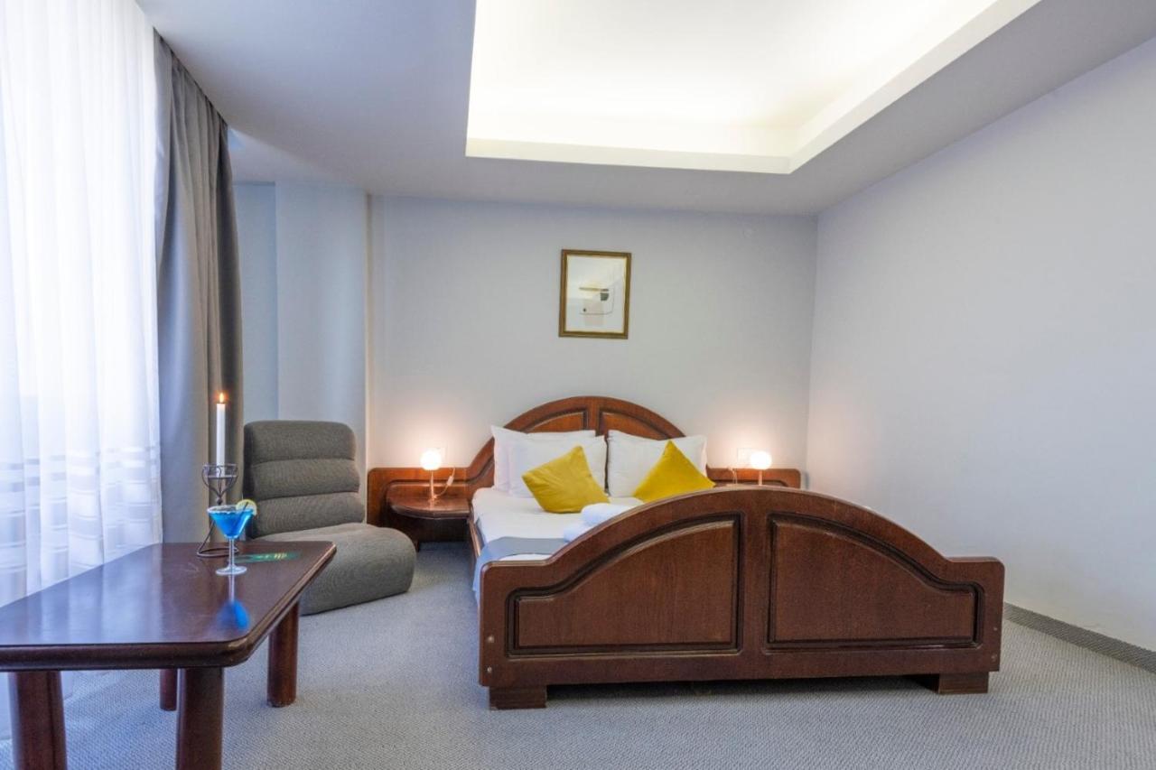 Hotel Randy Constanta Bagian luar foto