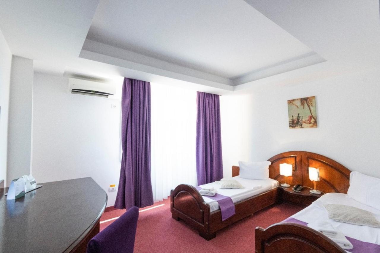 Hotel Randy Constanta Bagian luar foto